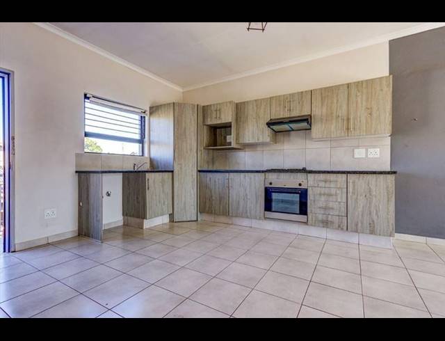 2 BEDROOM TOWNHOUSE FOR SALE IN BRENTWOOD PARK